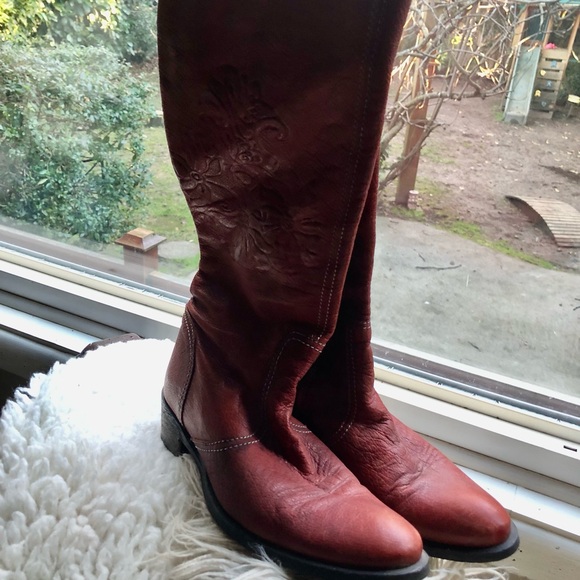 Vintage Western Boots With Floral Embossing - Picture 3 of 8